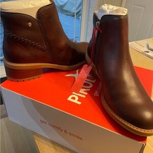Brand new, Women’s Pikolinos Boots